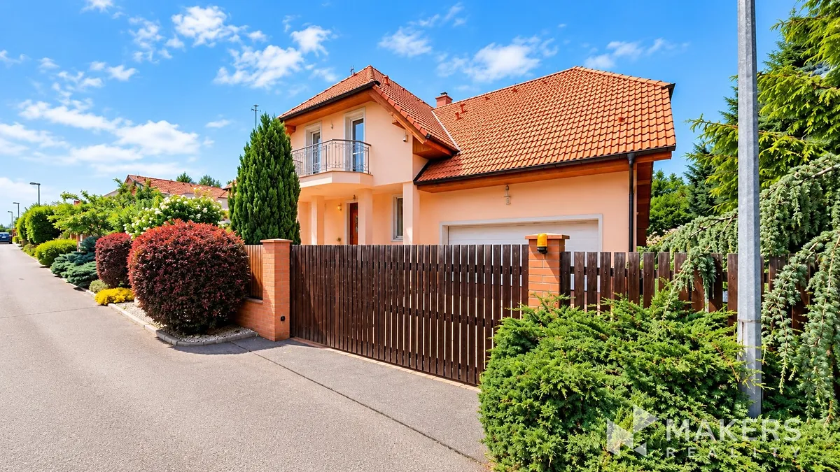 Prodej rodinného domu 331 m², pozemek 803 m²